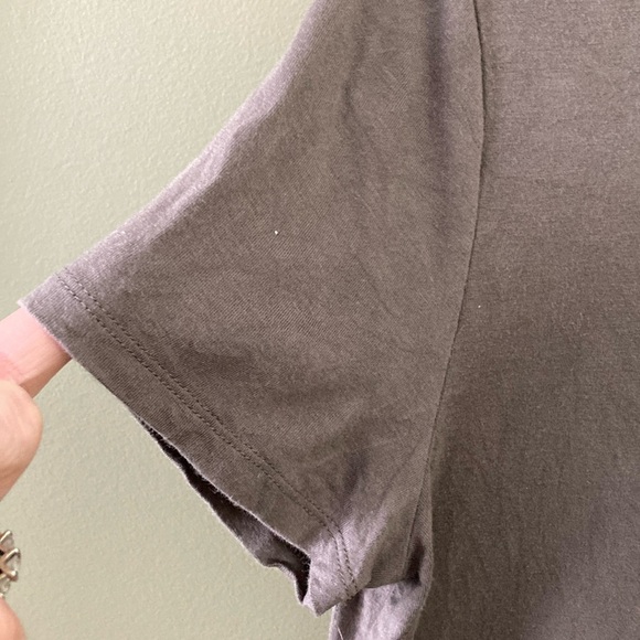 Babaton Grayish/Green T-Shirt - Picture 2 of 6